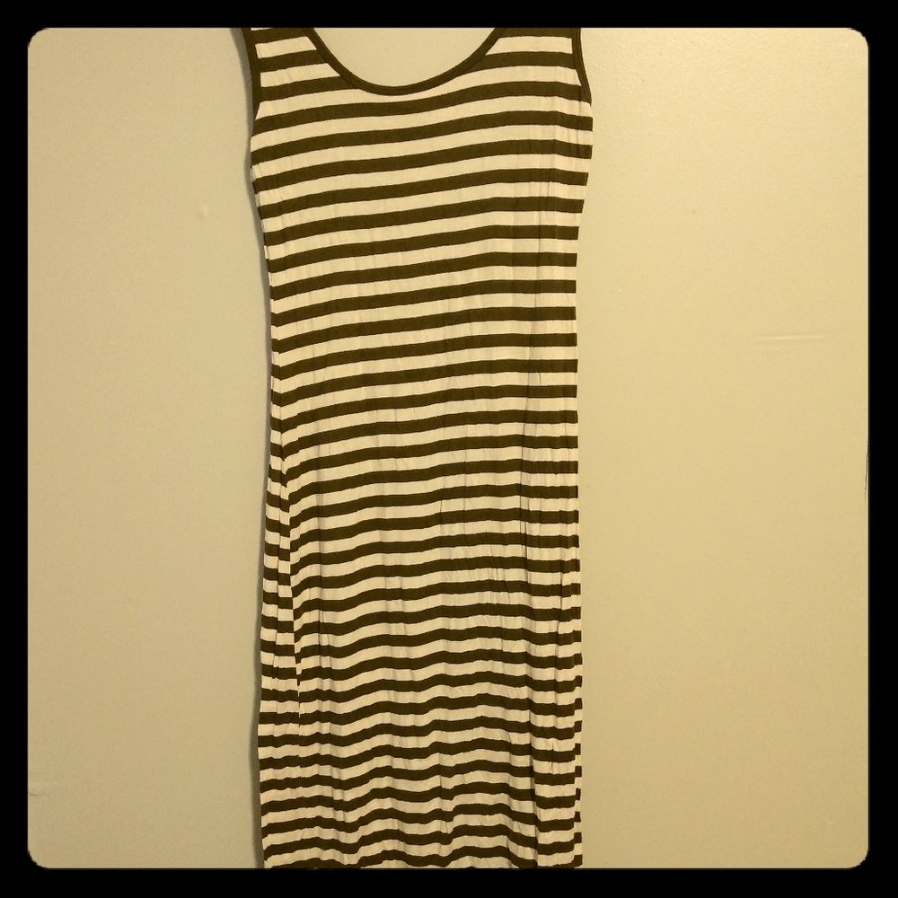 Striped sleeveless maxi dress